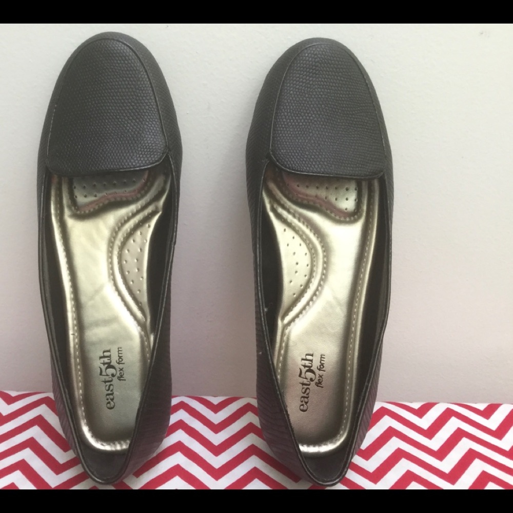 East 5th Flats Shoes. Black/ 6.5 (36.5)